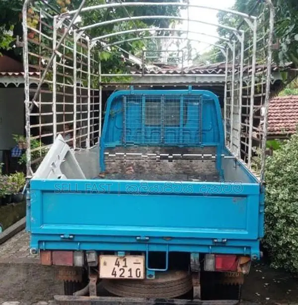 Isuzu Elf 250 Lorry 1982