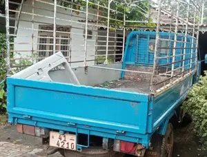 Isuzu Elf 250 Lorry 1982