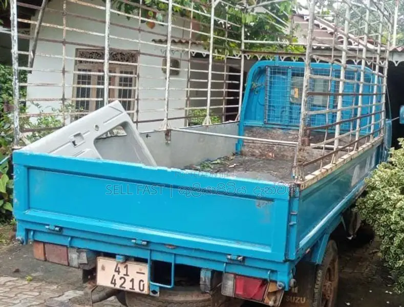 Isuzu Elf 250 Lorry 1982