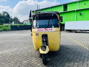 Bajaj RE 2000