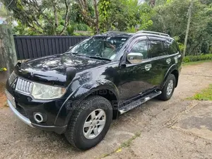 Mitsubishi Montero 2012
