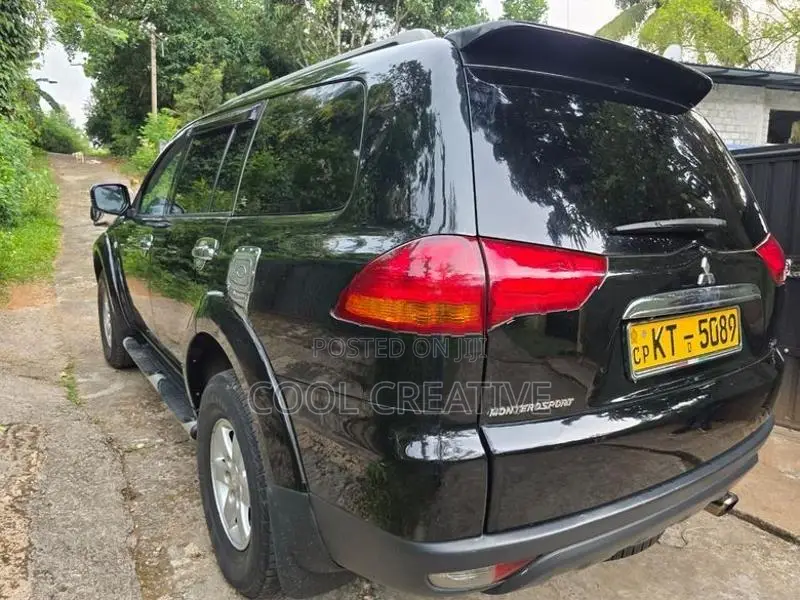Mitsubishi Montero 2012