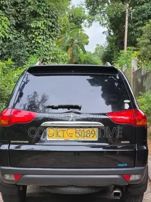 Mitsubishi Montero 2012