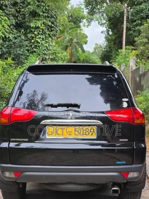 Mitsubishi Montero 2012