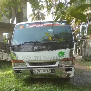 Isuzu NPR71H 2001