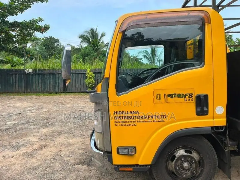 Isuzu Elf 2012