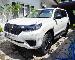 Toyota Land Cruiser Prado TX 2023