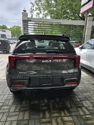 New Kia Sonet 2025 Green