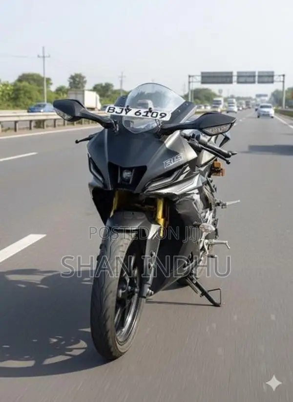 Yamaha R15 2025