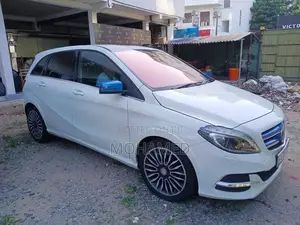 Mercedes Benz B200 2015