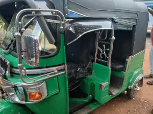 Bajaj RE 2000