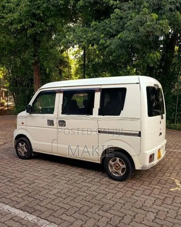 Suzuki Every 2011