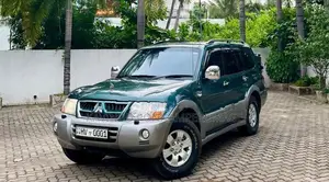 Mitsubishi Montero 2003
