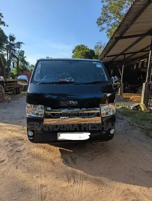 Toyota Hiace 2015