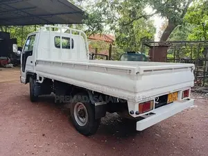 Isuzu Elf 1988