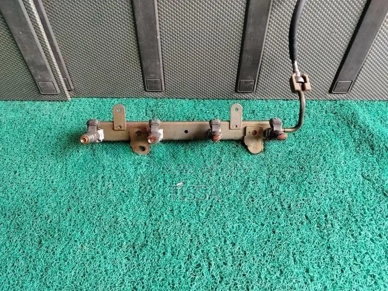 Nissan Primera P12 QR20 Injector Rail