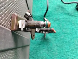 Nissan Primera P12 QR20 Injector Rail