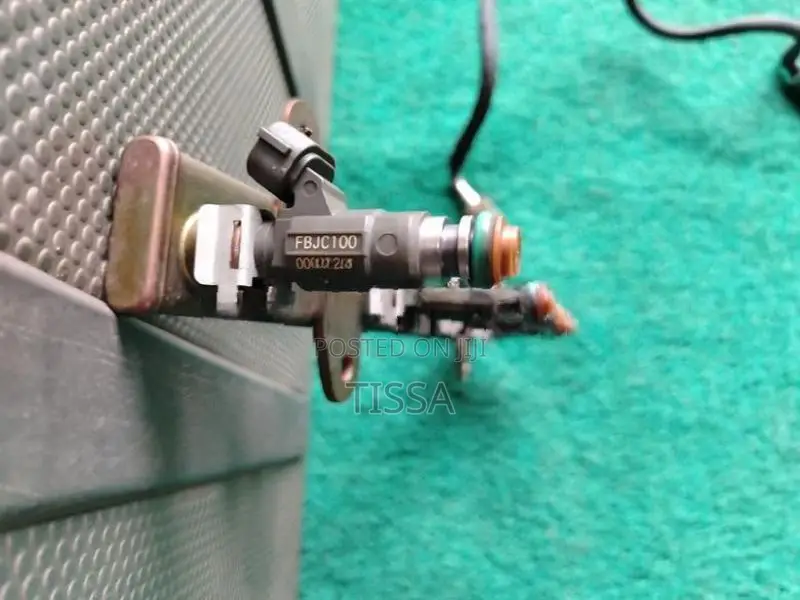 Nissan Primera P12 QR20 Injector Rail