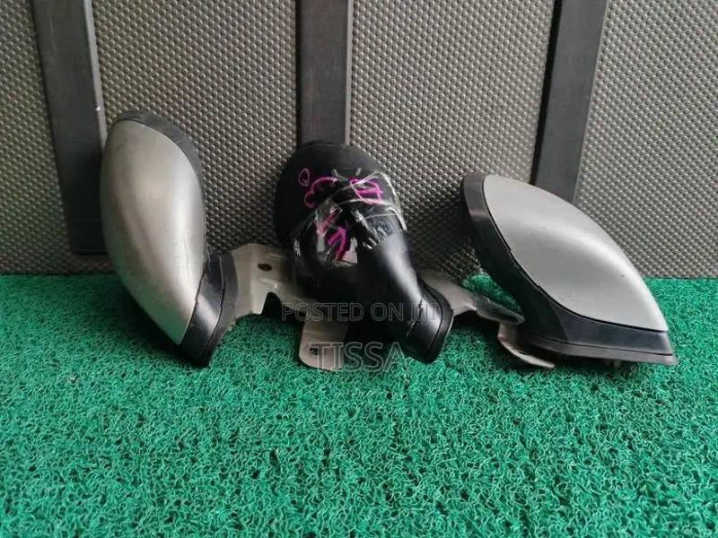Nissan X Trail T30 Fender mirror