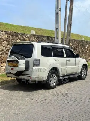 Mitsubishi Montero V98 2013