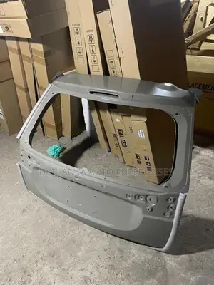 Mitsubishi Outlander Dickey Panel