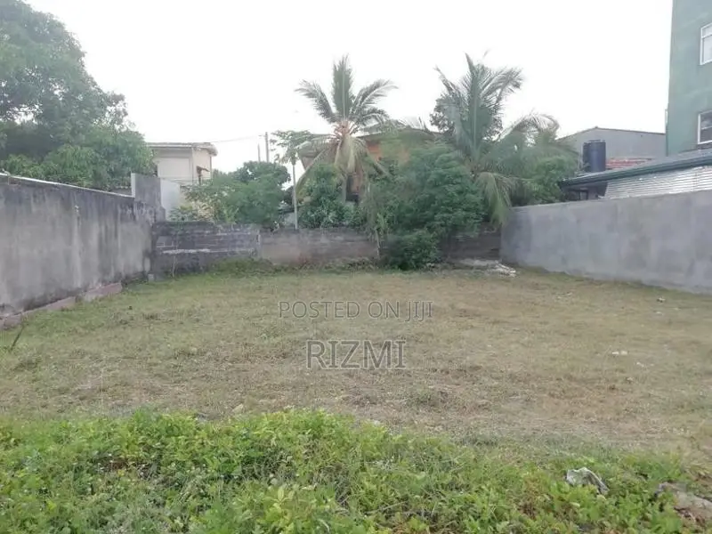 10.5 Perches Land for Sale in Polhengoda