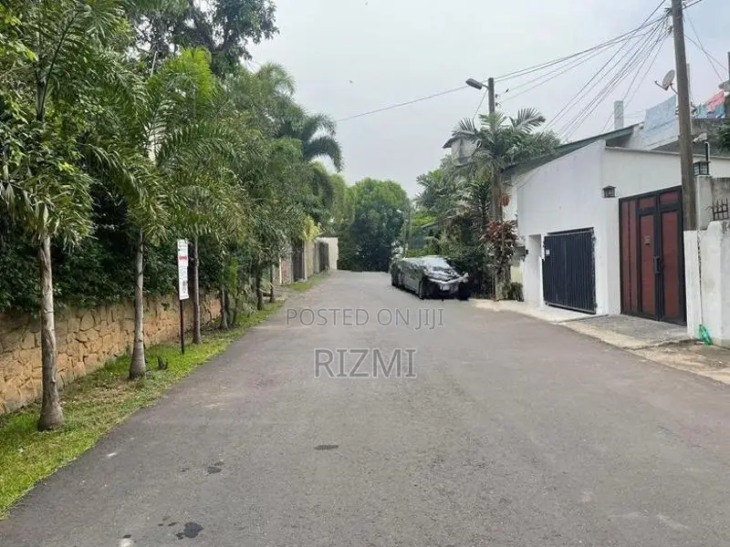 10.5 Perches Land for Sale in Polhengoda