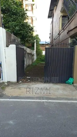 10.5 Perches Land for Sale in Polhengoda