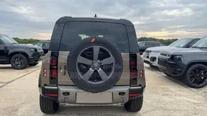 Land Rover Defender Urban Edition 2025