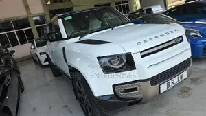 Land Rover Defender P400e 2025
