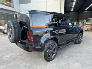 Land Rover Defender P400e Black Edition 2025