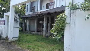 Delgoda : 10 Perches Land for Sale in Wallawwththa