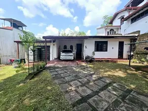 20P Residential Land with House for Sale in Pannipitiya