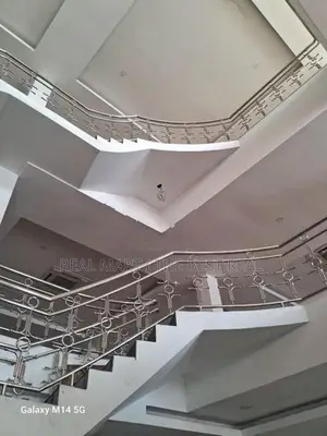 Kiribathgoda : Brand New 44,600sf Building for Sale facing Kandy Road