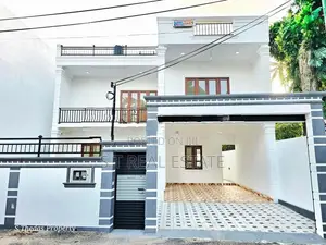 Newly Build Luxury 3 Storey House for Sale in Piliyandala Town