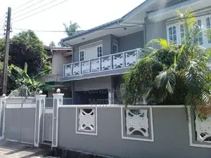 දෙමහල් නිවසක් විකිනිමට හොමගම