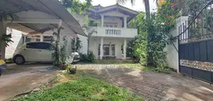 Spacious 3-Storey Semi-Modern 3 Unit House for Sale in Nawala | SH1516