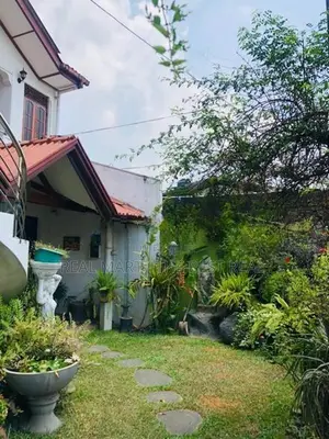 Nawala : 10 perches Land with House for Sale