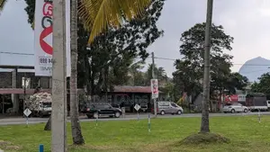 දඹුලු පාරට මුහුණලා ව්‍යාපාරික බිම් කොටසක්