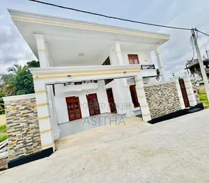 පදිංචි නොවු අලුත්ම දෙමහල් නිවස