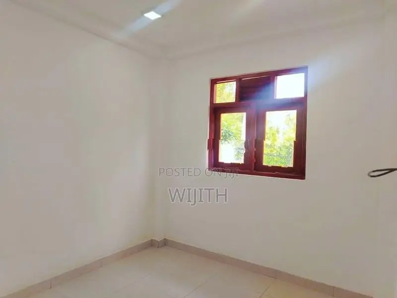 පදිංචිවි නොමෑති ණවමාදිලියේ ළස්සන දෙමහල් නිවසක් විකිනිමට කොටිටාවෙි