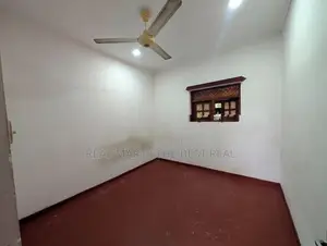 Homagama : 2,600sf Building for Sale