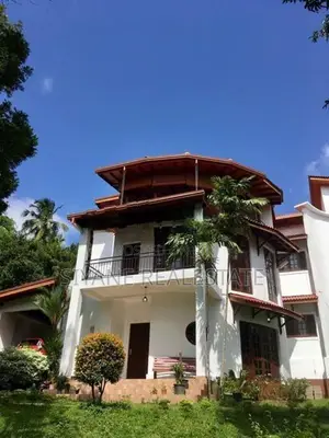 Luxury House for Sale in Thalawathugoda