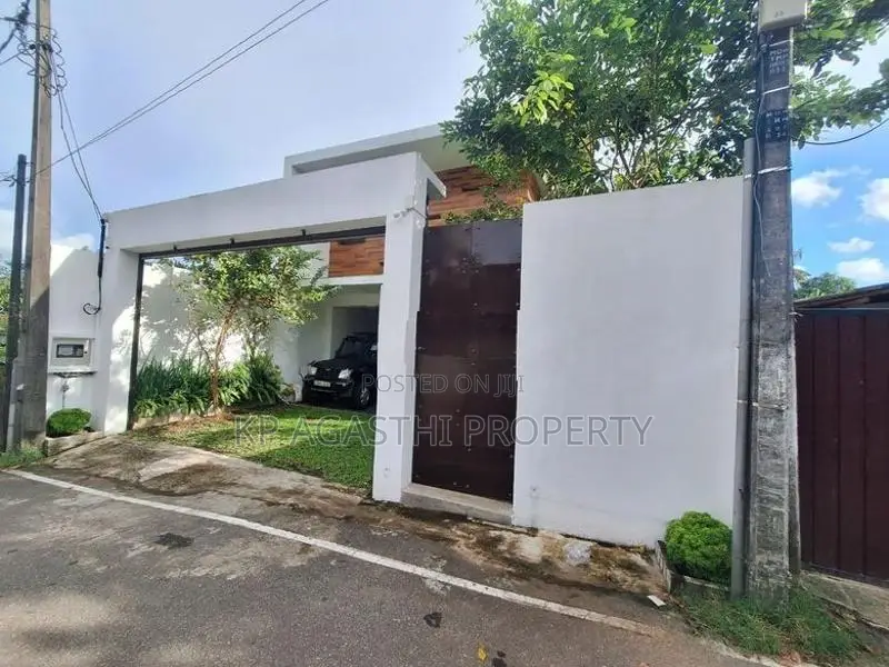 15 P Solid Luxury House for Sale in Kohuwala