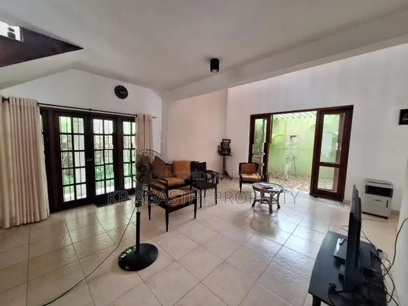 15 P Solid Luxury House for Sale in Kohuwala