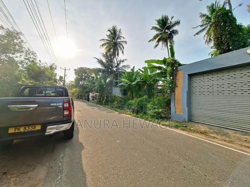 Land for Sale Thalawathugoda, 200m to Borella road. (ID : PLWT001)