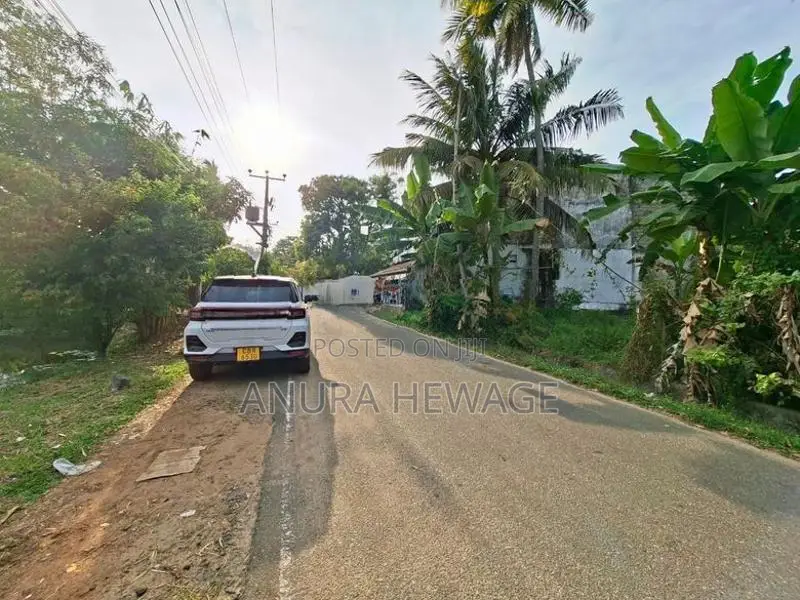 Land for Sale Thalawathugoda, 200m to Borella road. (ID : PLWT001)