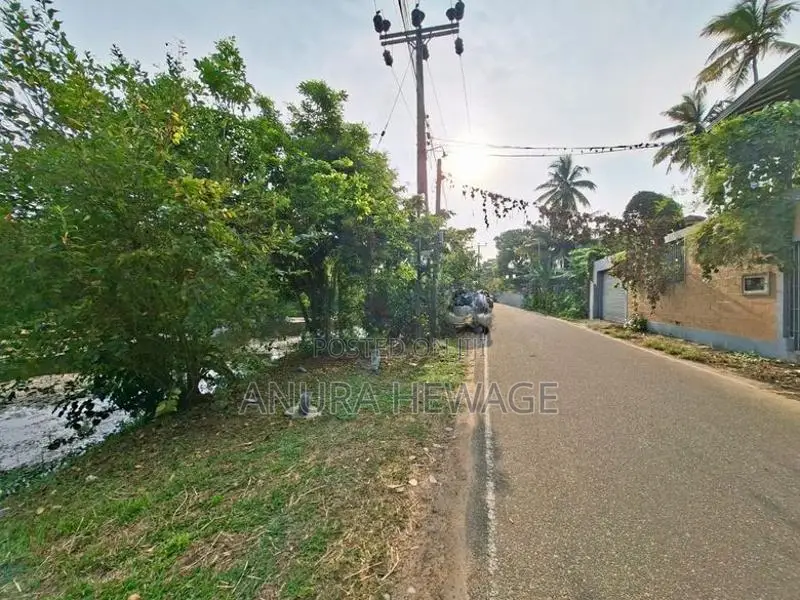 Land for Sale Thalawathugoda, 200m to Borella road. (ID : PLWT001)