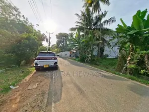 තලවතුගොඩ පිහිටි ඉඩමක් විකිණීමට ඇත. (ID : PLWT001S)