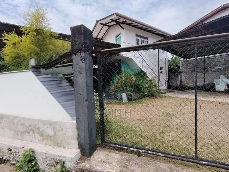 Building for Sale In Thalawathugoda Kalalgoda Road facing